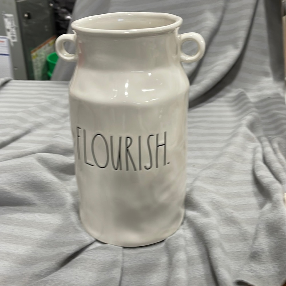 RAE DUNN FLOURISH VASE